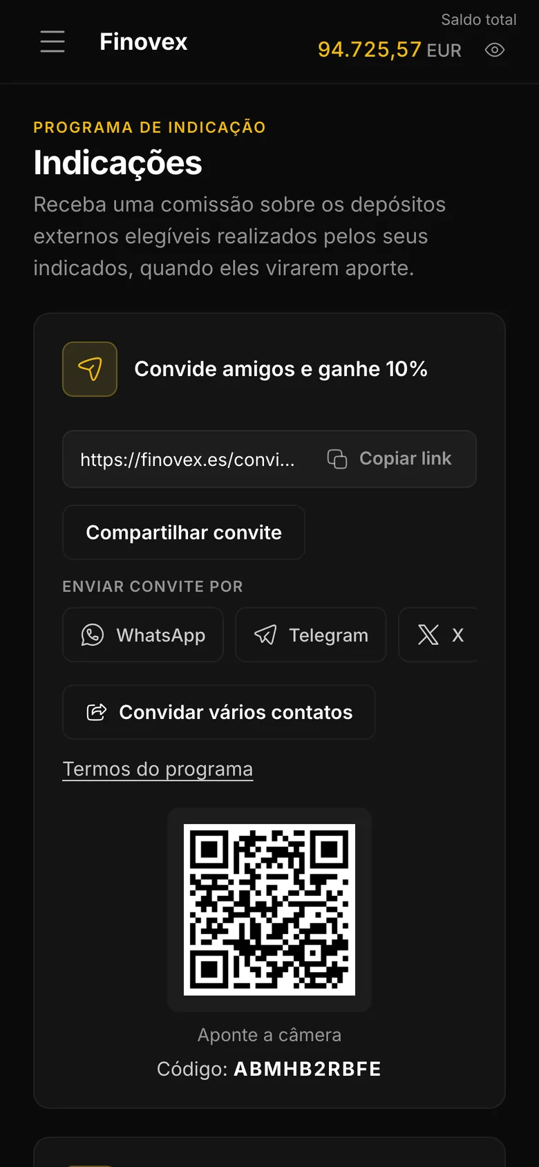 Programa de indicações do painel Finovex em um celular, com link de convite e histórico