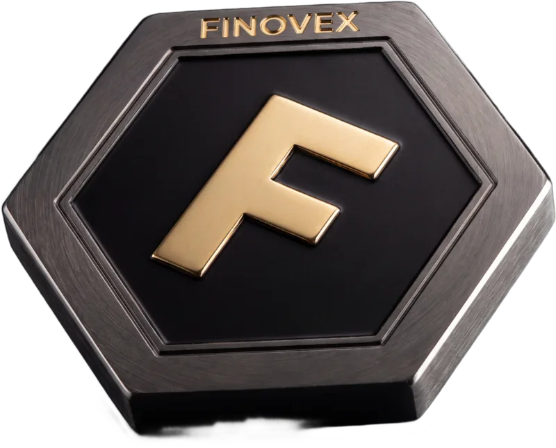 Finovex Token: moeda hexagonal em aço escovado escuro com o F da marca em relevo dourado